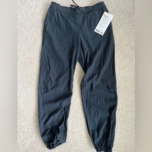 NWT- Lululemon Essential Affinity MR Jogger size 6